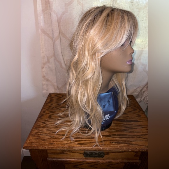 Tressalure California Beach waves- rooted platinum golden blonde - Picture 6 of 13